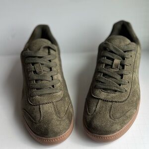 Women’s Just Fab Portia Sneakers Size 9 Olive Green Faux Suede Never Worn preppy